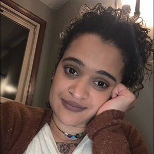 Meet your Posher, Maya